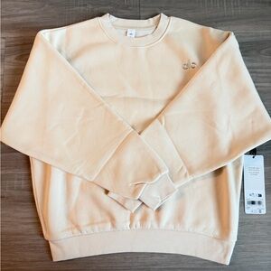 ALO Yoga Crewneck Sweatshirt in oatmilk